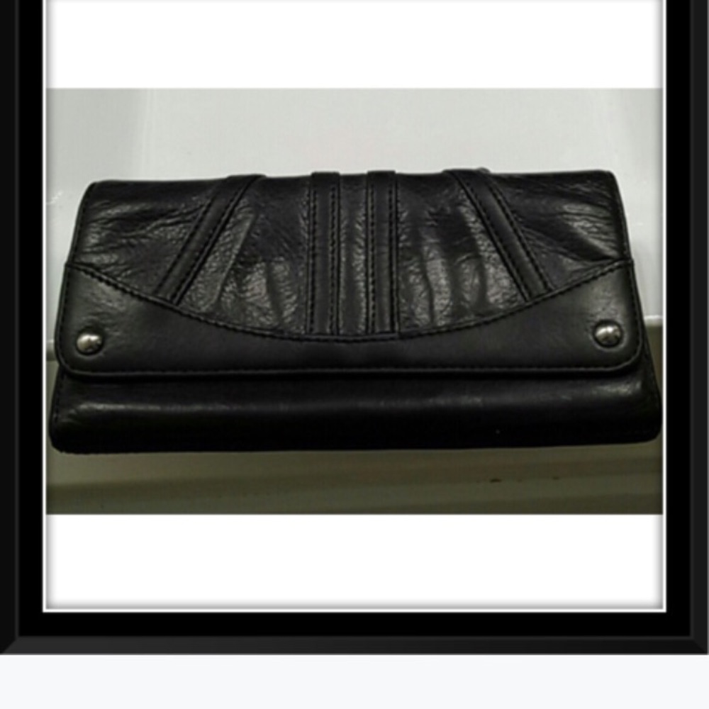 B. Makowski Leather Wallet. Black.